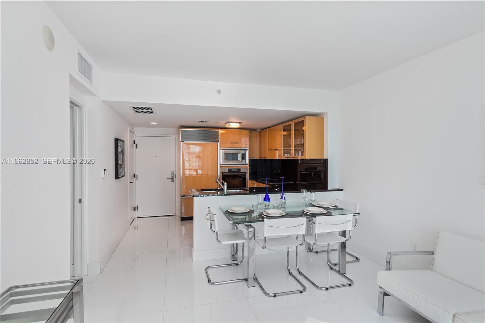 6801 Collins Ave 1415-