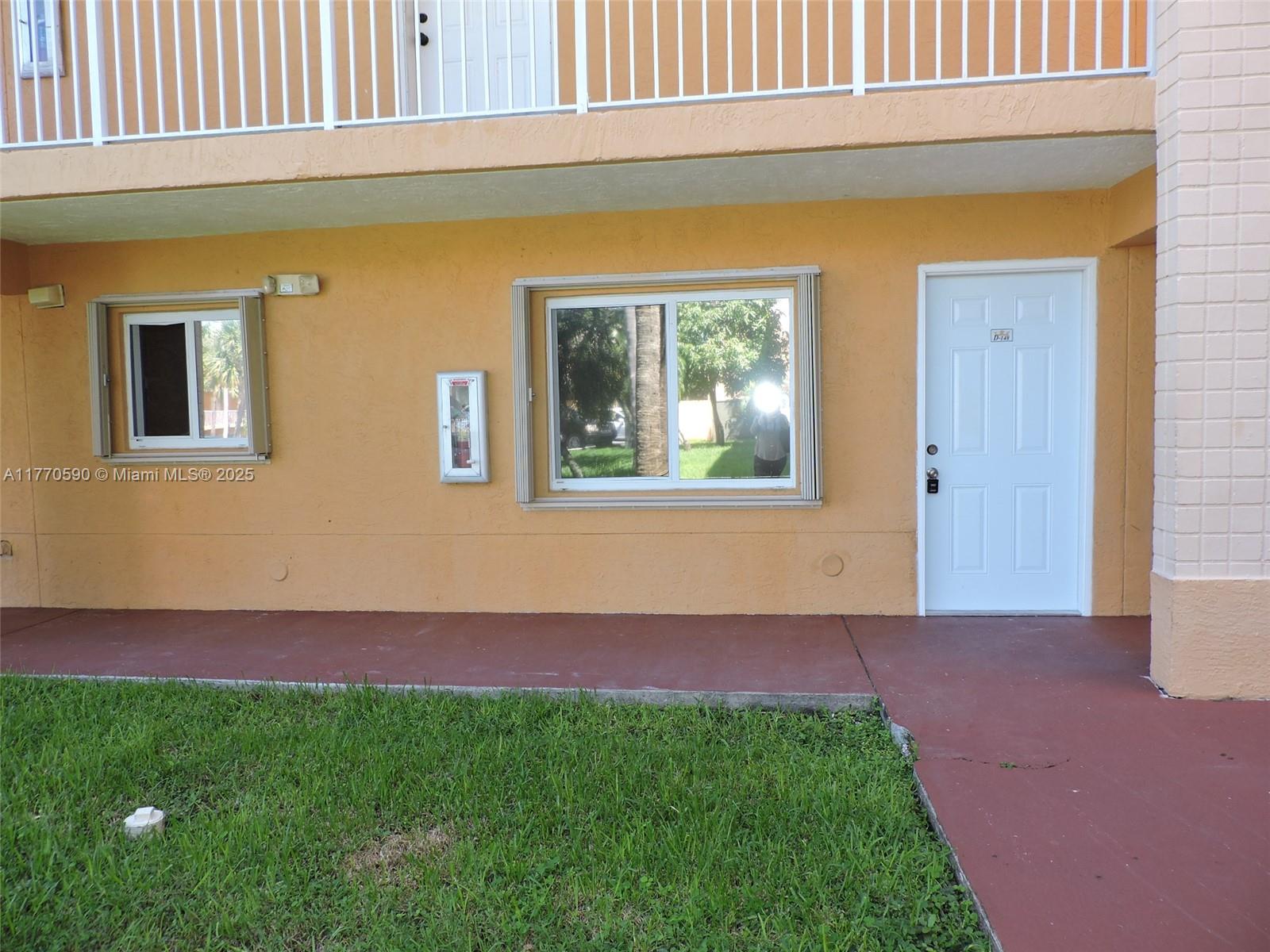 6225 Sw Kendale Lakes Cr D148, Miami, Broward County, Florida - 3 Bedrooms  
2 Bathrooms - 