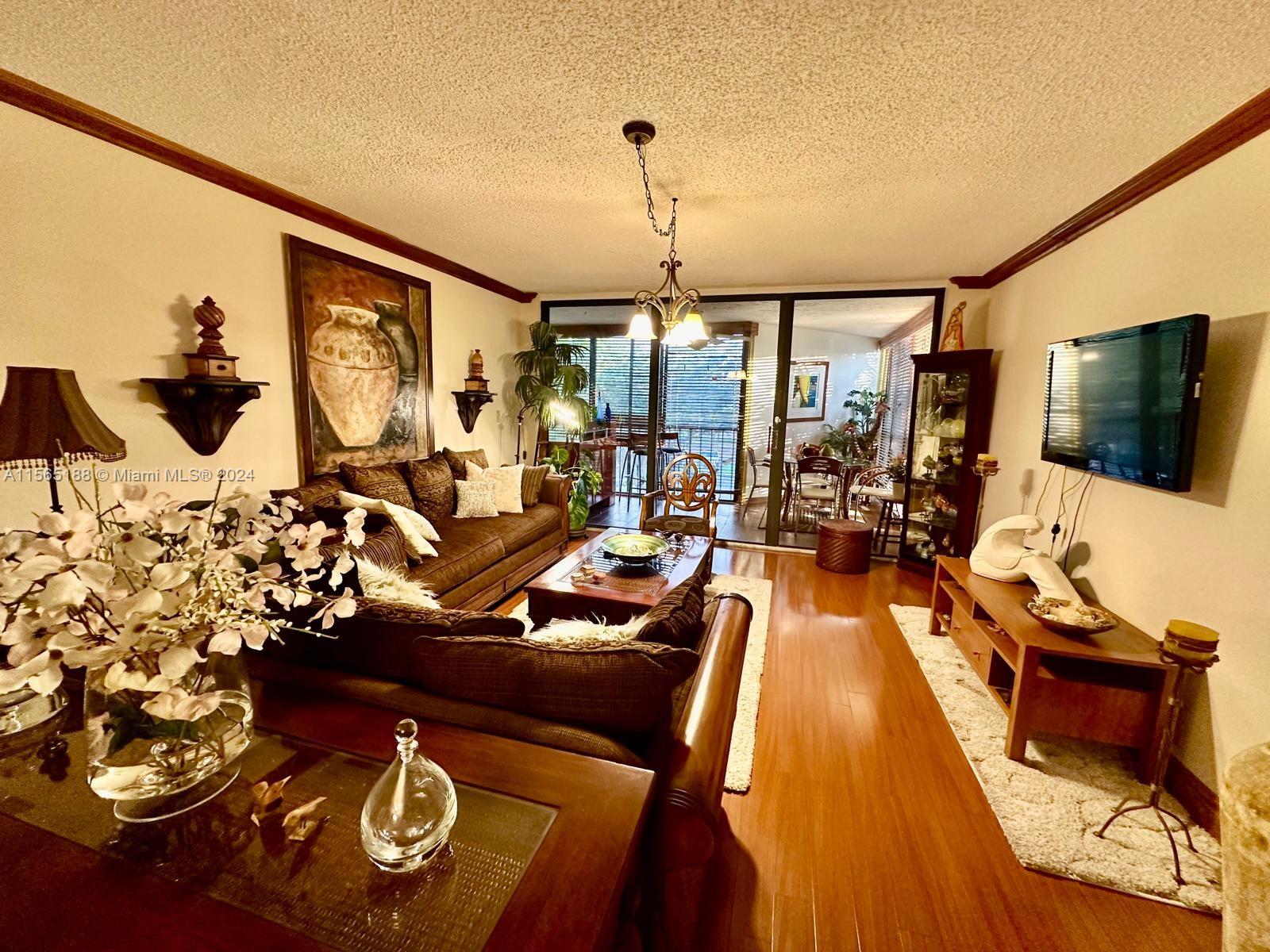 BLDG 6 OF COUNTRY CLUB AP - Residential