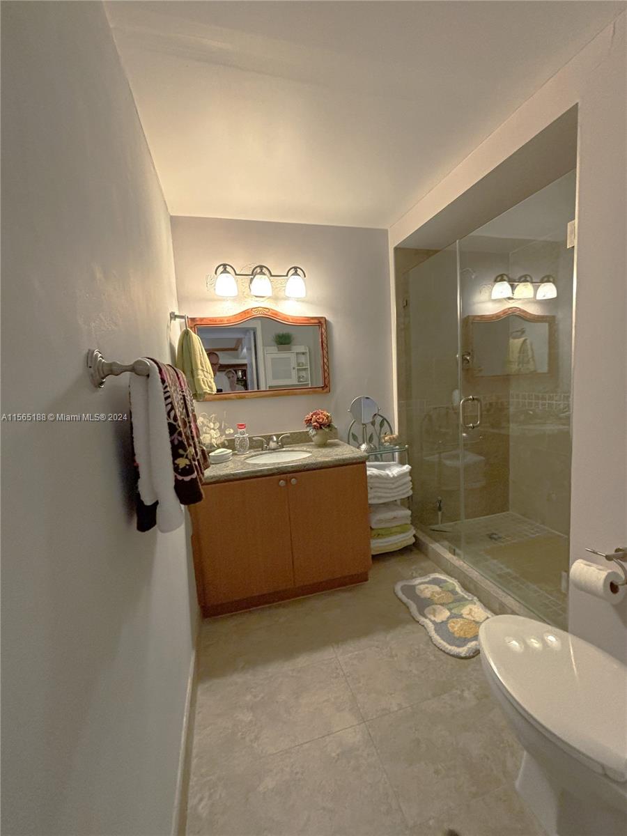BLDG 6 OF COUNTRY CLUB AP - Residential