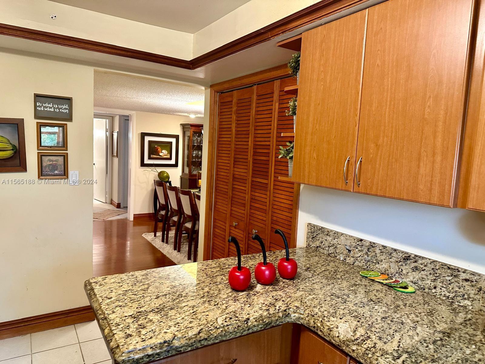 BLDG 6 OF COUNTRY CLUB AP - Residential
