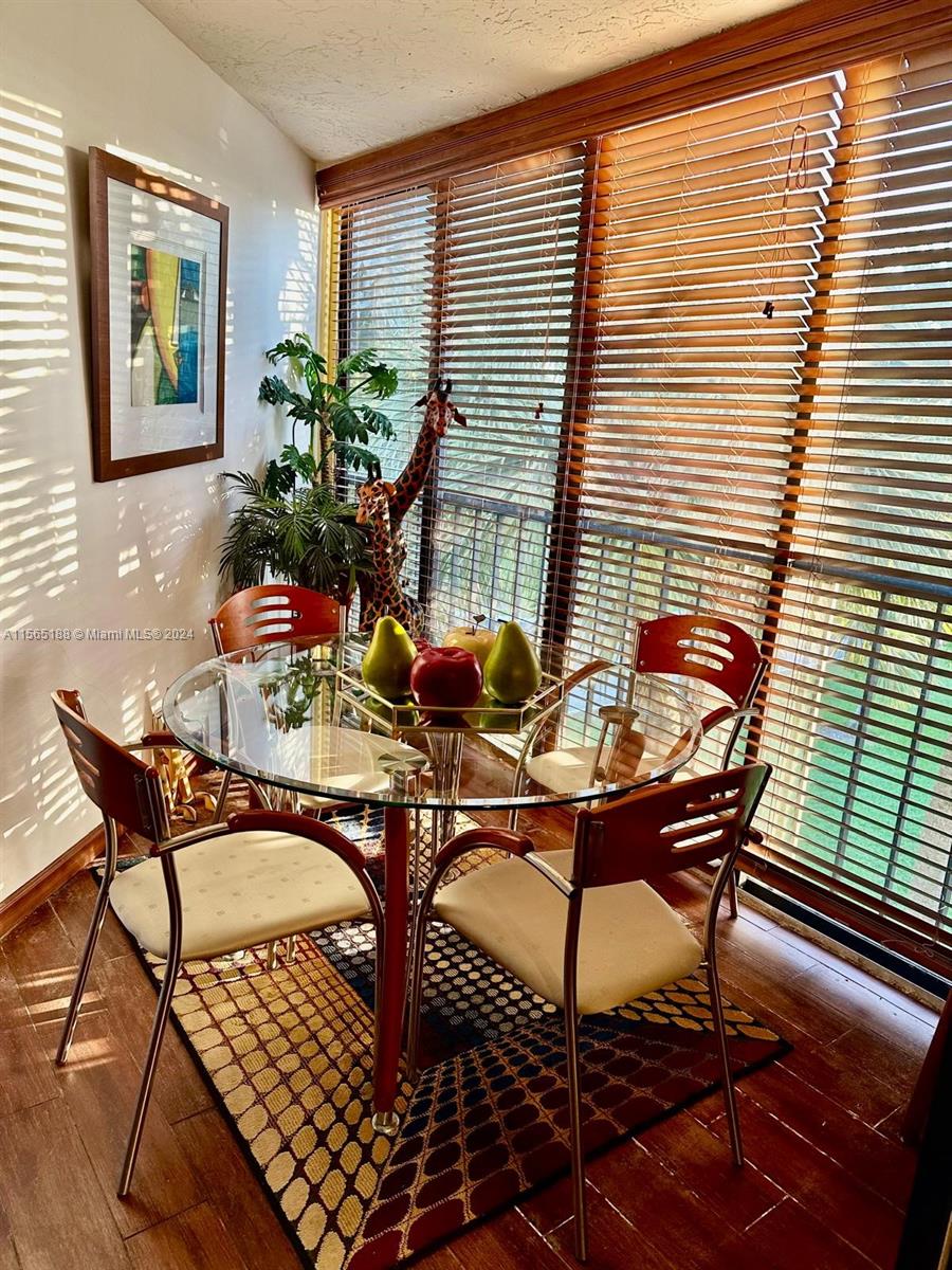 BLDG 6 OF COUNTRY CLUB AP - Residential