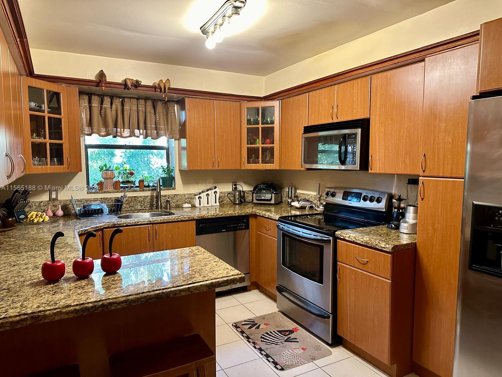 BLDG 6 OF COUNTRY CLUB AP - Residential