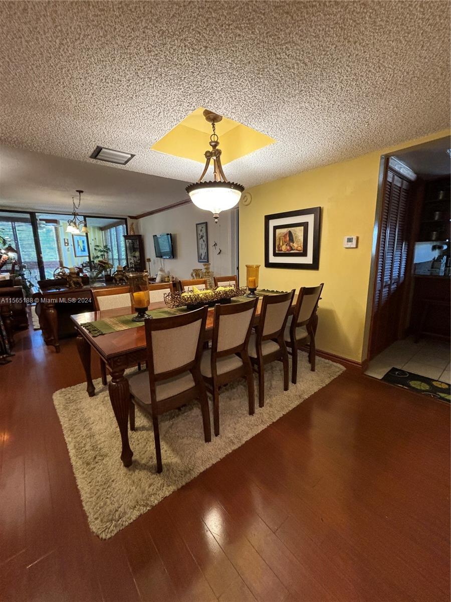 BLDG 6 OF COUNTRY CLUB AP - Residential