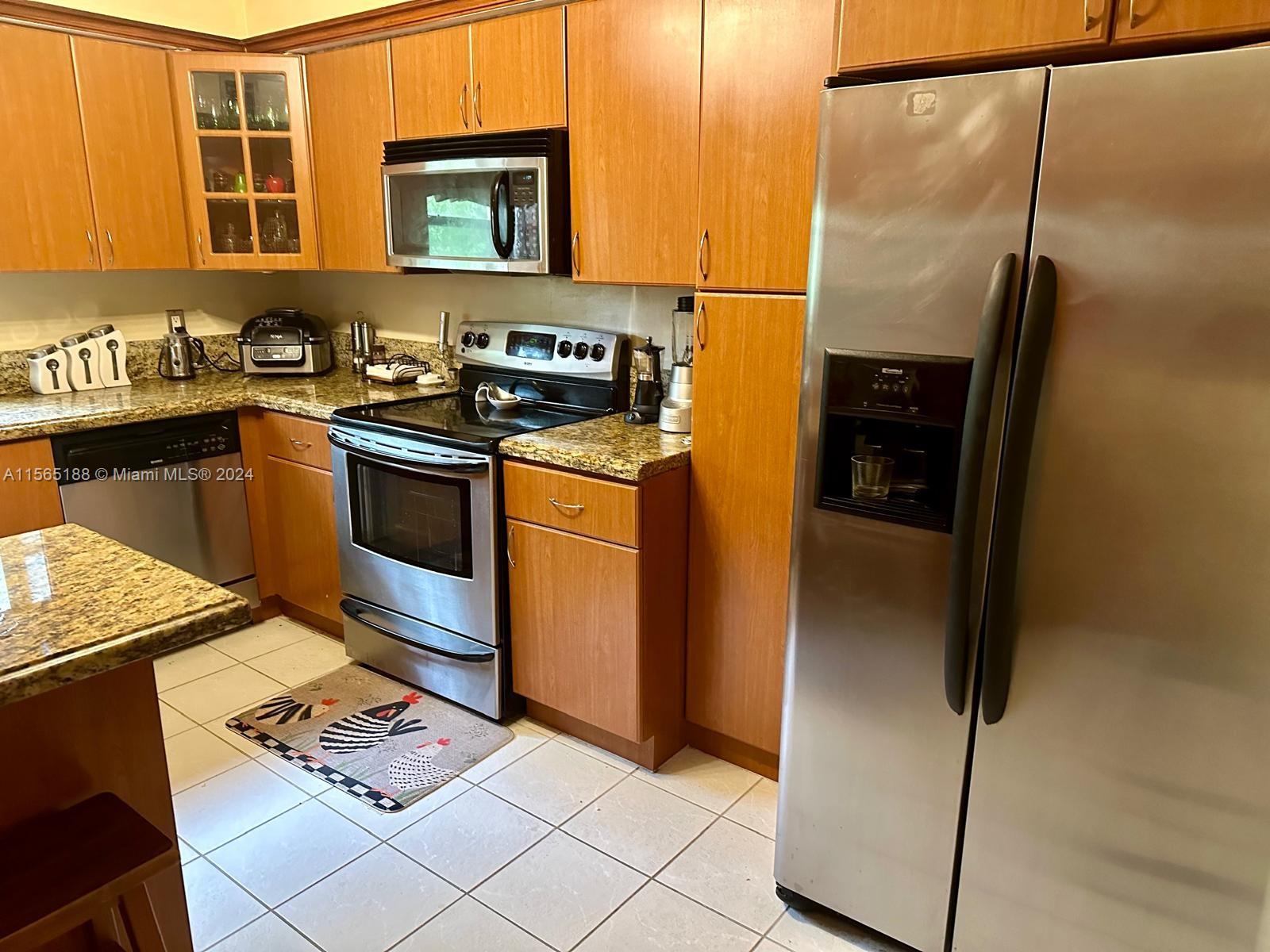BLDG 6 OF COUNTRY CLUB AP - Residential