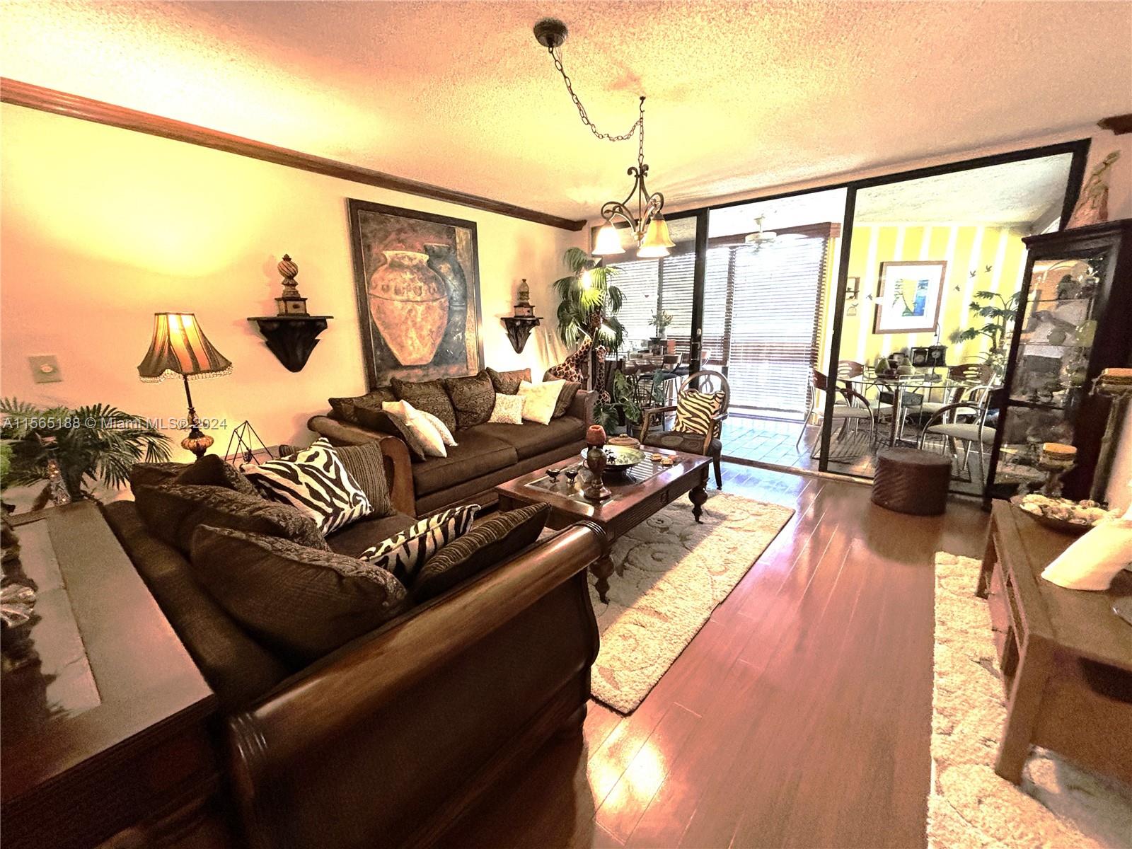 BLDG 6 OF COUNTRY CLUB AP - Residential