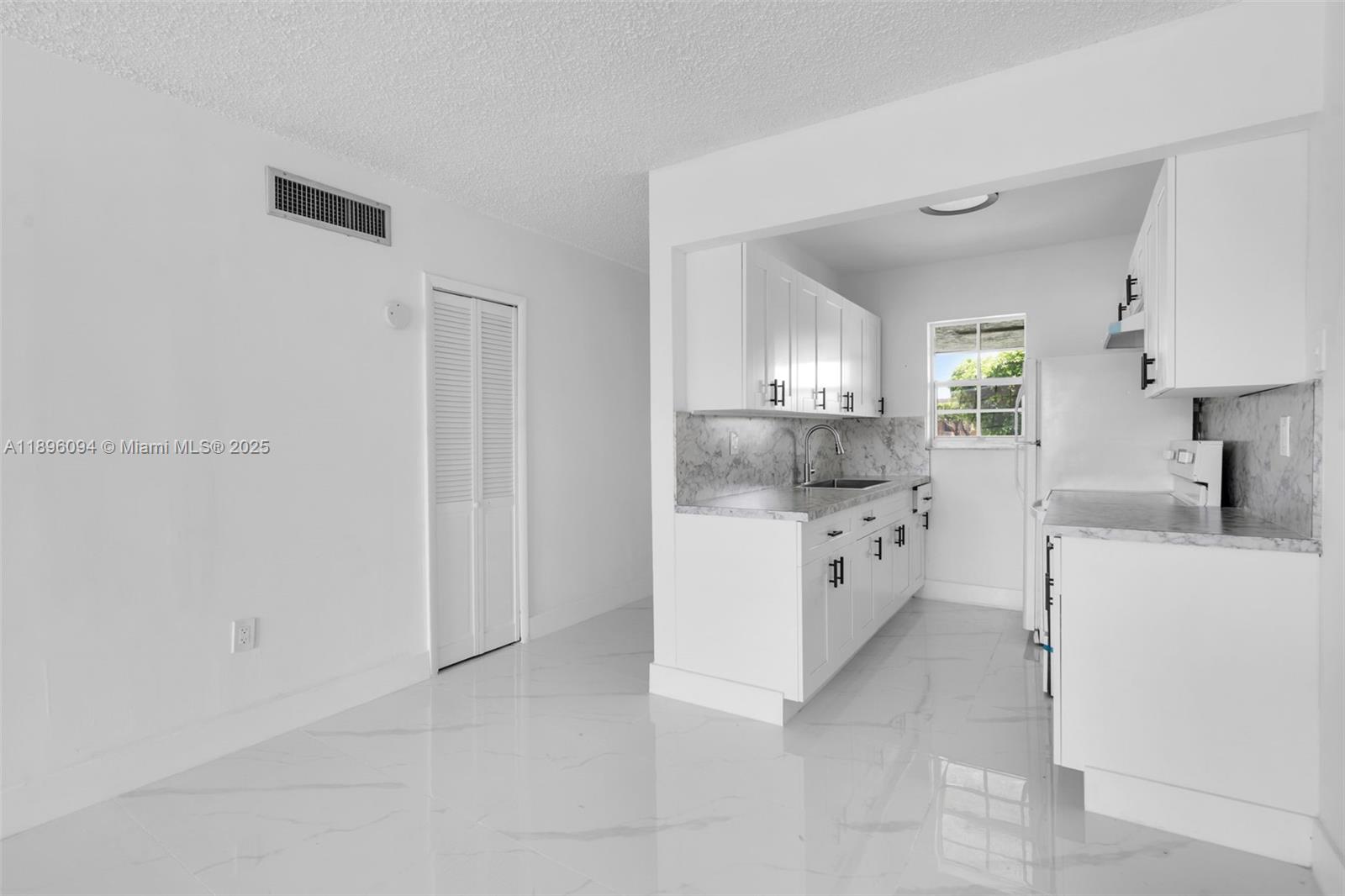 VILLA BISCAYA JARDINES CO - Residential