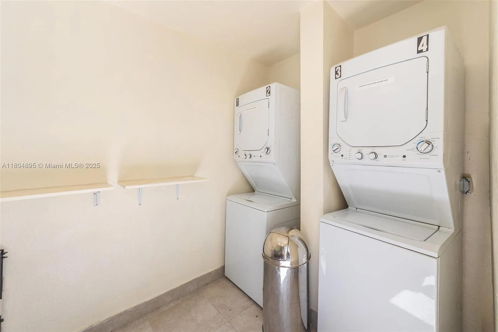 Miami Beach, Florida 33140, United States, 2 Bedrooms Bedrooms, ,1 BathroomBathrooms,Residential,Active,132832