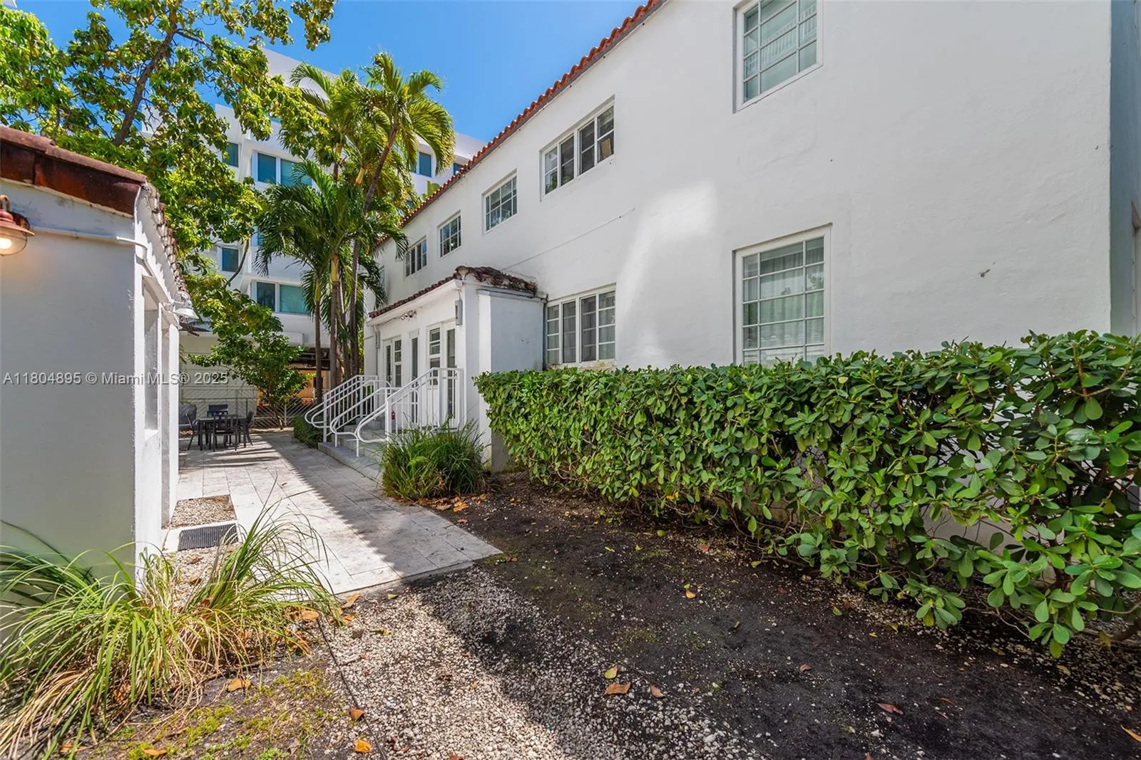 Miami Beach, Florida 33140, United States, 2 Bedrooms Bedrooms, ,1 BathroomBathrooms,Residential,Active,132832