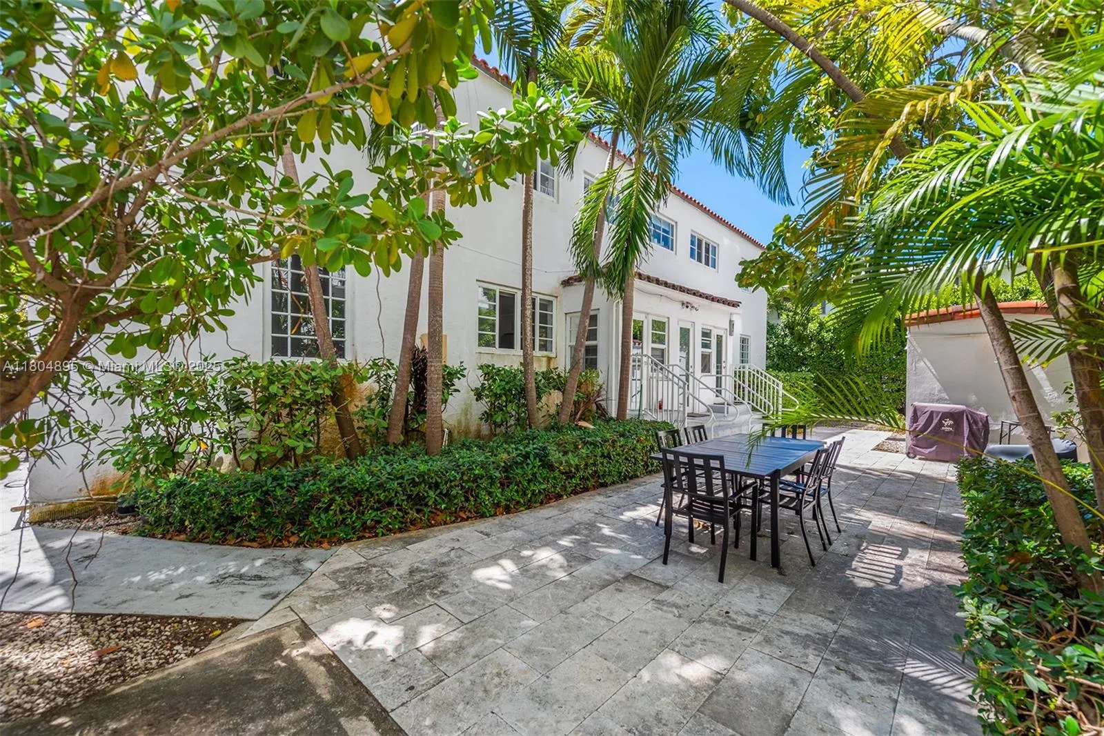 Miami Beach, Florida 33140, United States, 2 Bedrooms Bedrooms, ,1 BathroomBathrooms,Residential,Active,132832