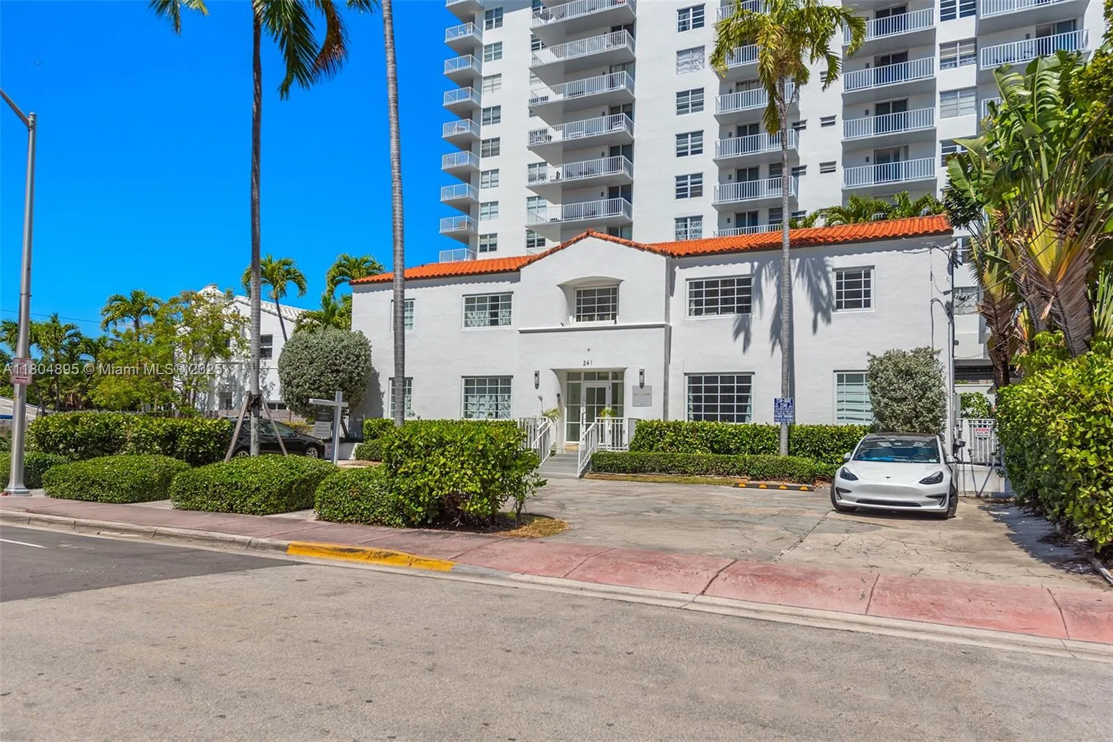 Miami Beach, Florida 33140, United States, 2 Bedrooms Bedrooms, ,1 BathroomBathrooms,Residential,Active,132832