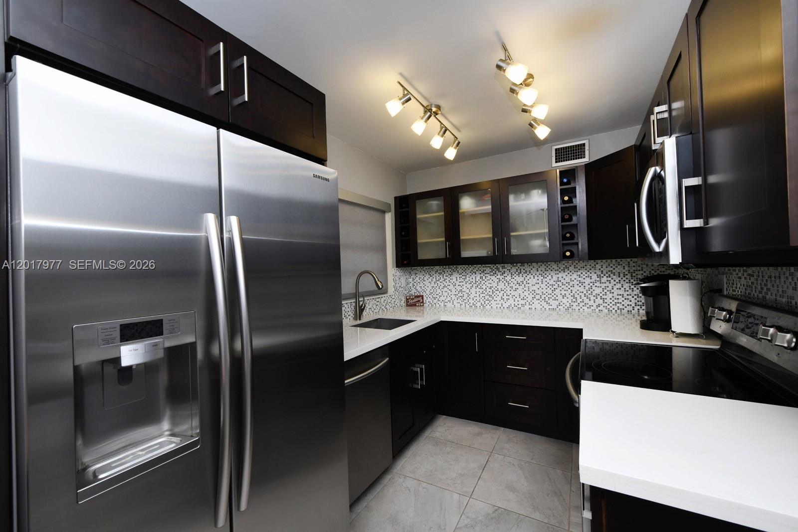 KINGS CREEK SO CONDO - Residential