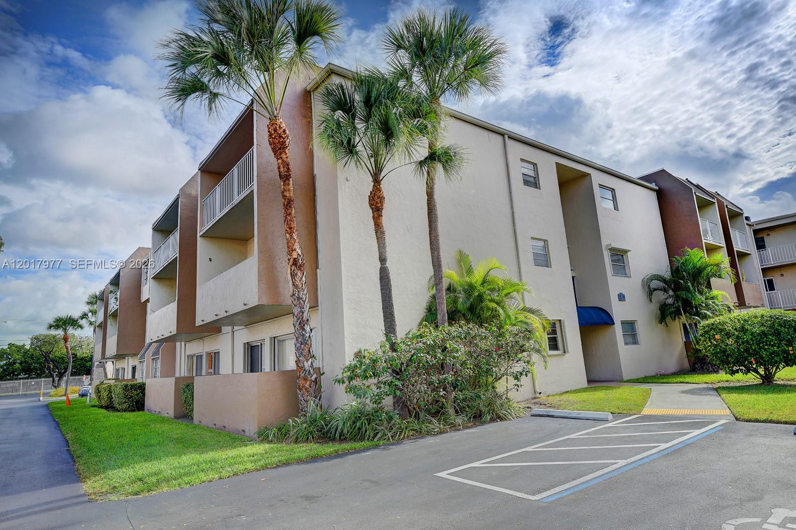 KINGS CREEK SO CONDO - Residential