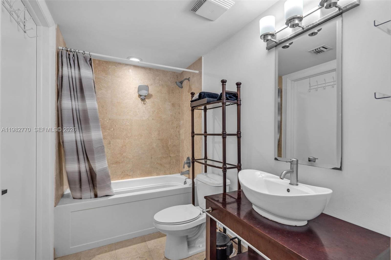 WIND CONDO - Residential