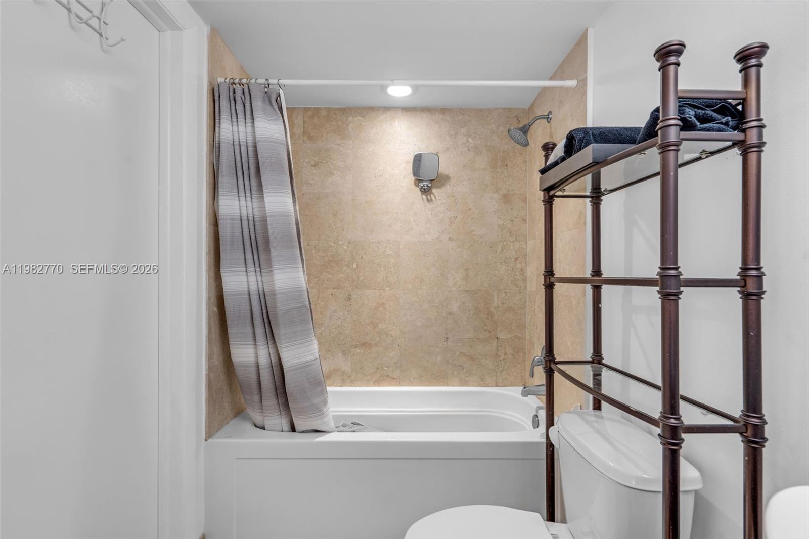 WIND CONDO - Residential