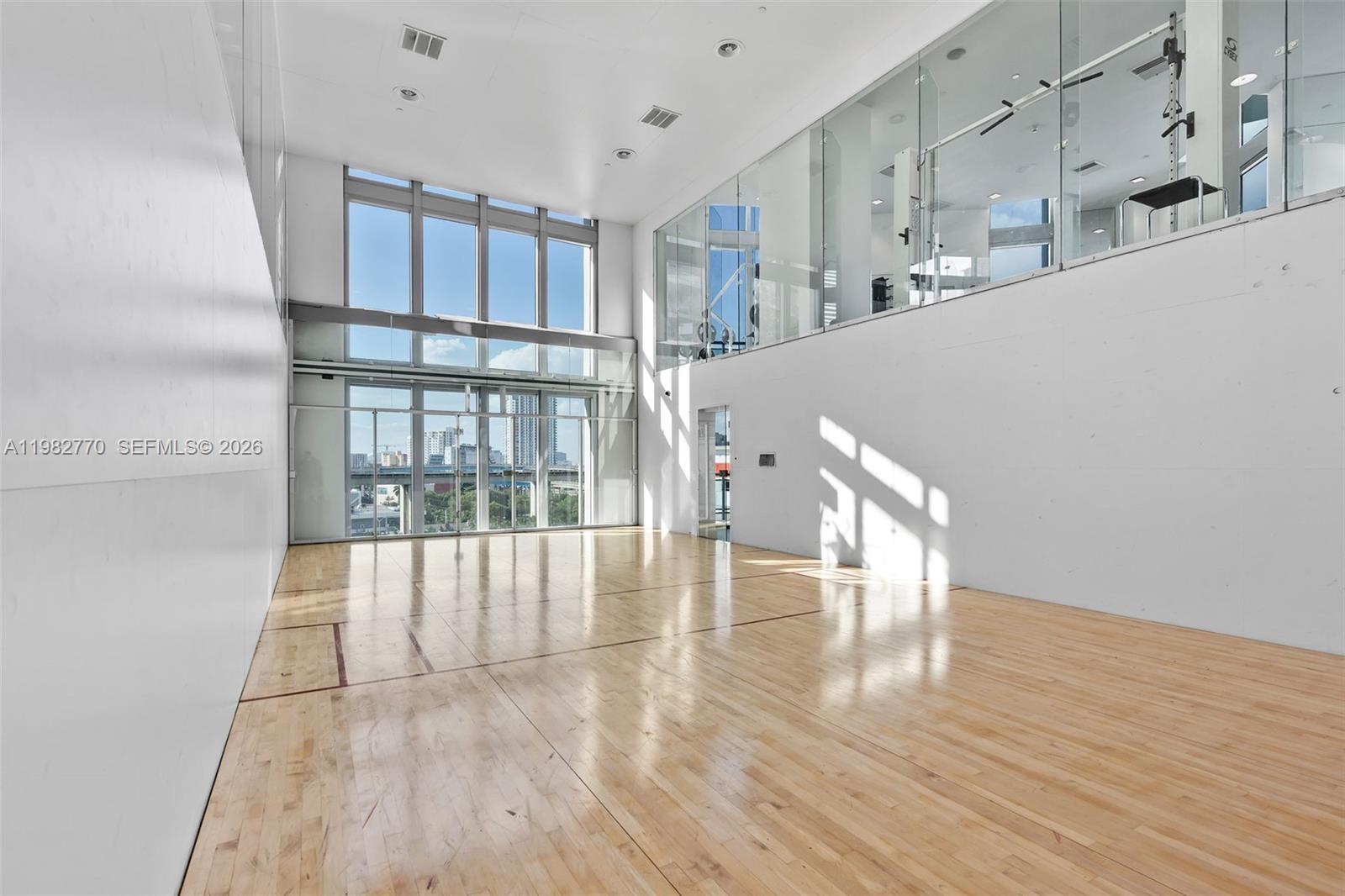 WIND CONDO - Residential