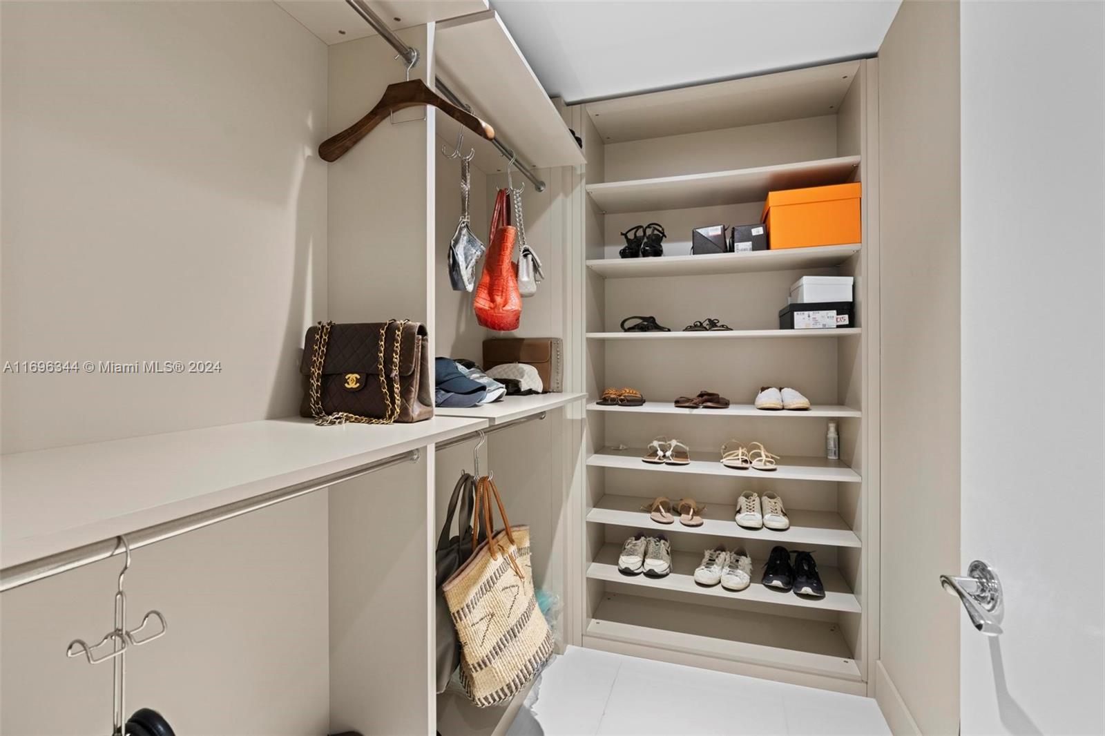 ARTECH RESIDENCES AT AVEN - Residential