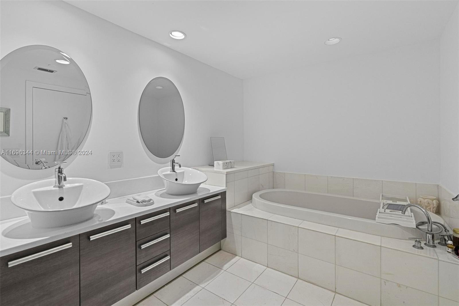 ARTECH RESIDENCES AT AVEN - Residential