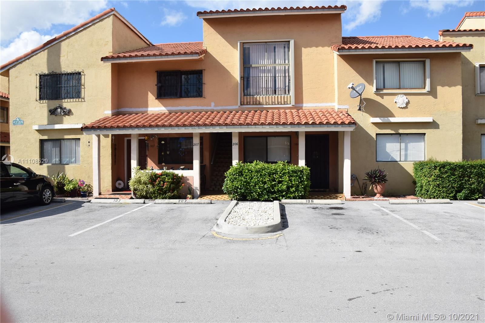 RESIDENCIAL EL PRADO COND - Residential