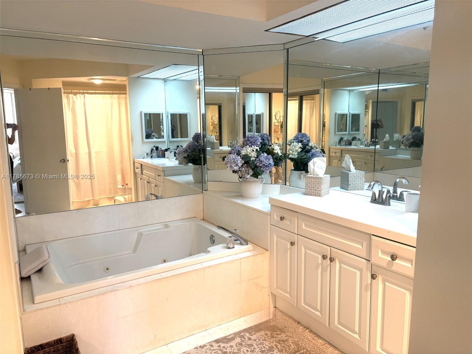 THE LANDMARK CONDO - Residential