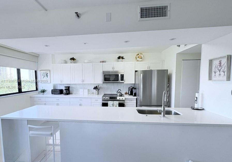 Photo 1 of 20185 E Country Club Dr 405, Aventura, Florida, $534,000, Web #: 11785673
