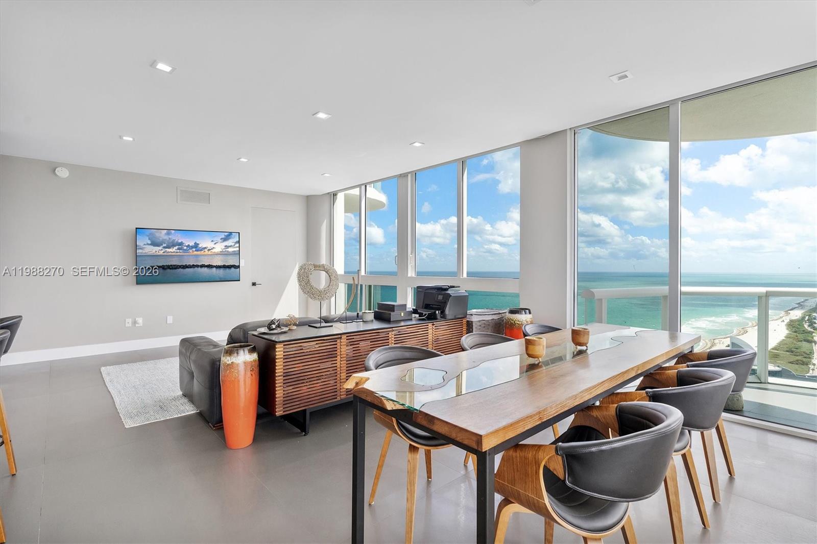 AKOYA CONDO - Residential