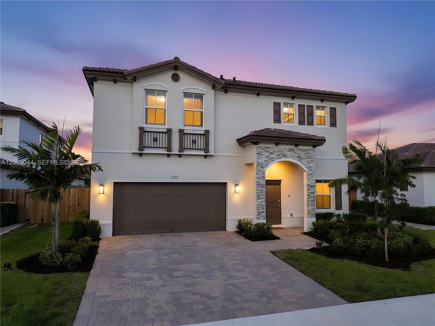 Stunning new-construction single-family home located in Alicante at Altamira in Keys Gate! This beautifully
designed 4-bedroom, 2-bath residence features modern finishes and spacious living throughout. The sleek kitchen
boasts quartz countertops and stainless steel appliances, seamlessly connecting to the open-concept living, dining,
and family areas. All bedrooms and bathrooms are located upstairs for added privacy. Situated on a generous
8,385 sq ft lot, the home offers a large fenced backyard with ample space to build a pool, ideal for entertaining or
future outdoor enhancements. Additional features include an extended driveway with room for multiple vehicles
and a 2-car garage. Low HOA and a prime location near top-rated schools, shopping, dining, Baptist Hospital, and
easy access to the Turnpike. This home provides the perfect combination of comfort, convenience, and lifestyle.
Enjoy the 3D tour. May the Force be with you.