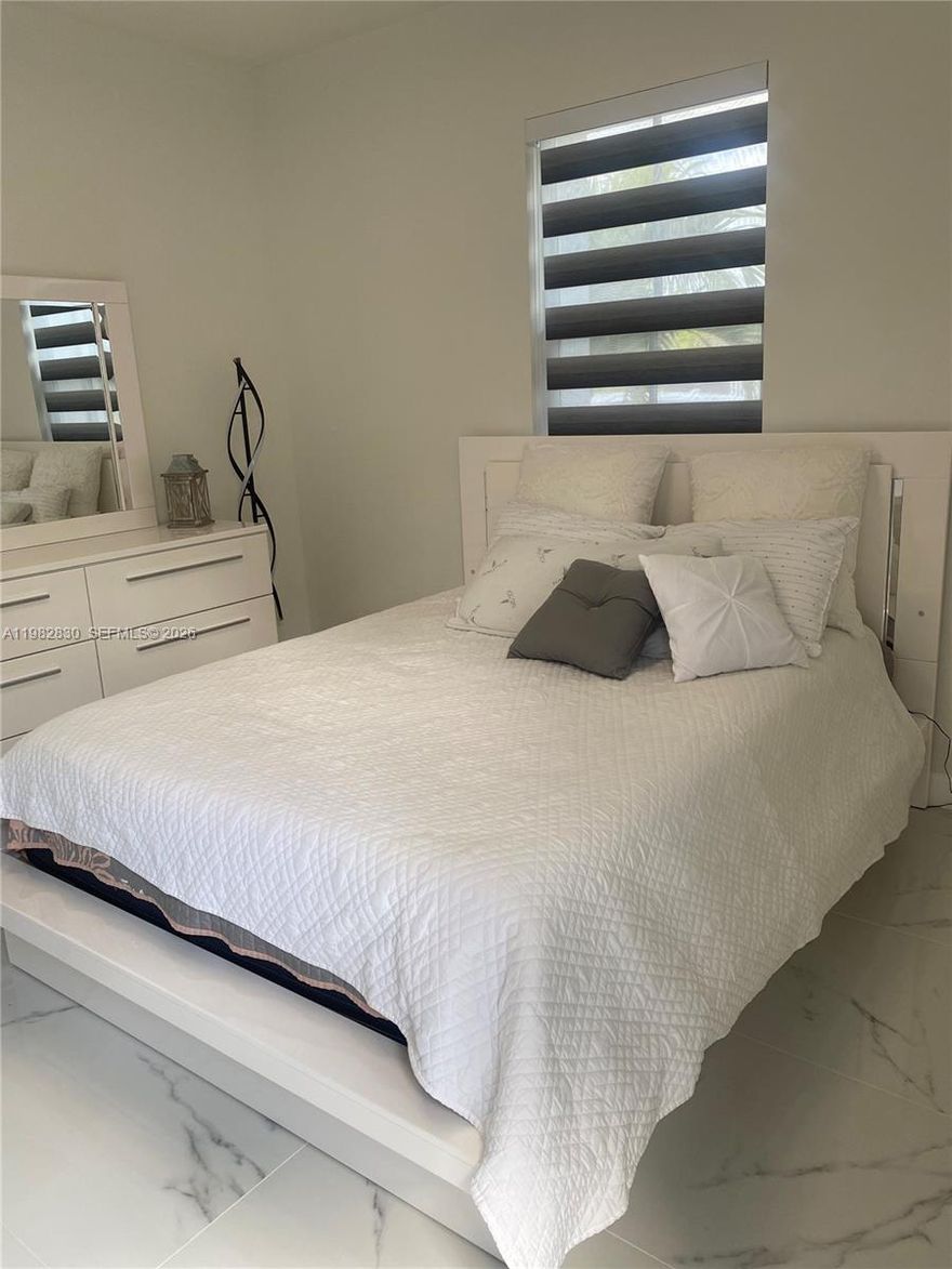 Efficiency for rent in exclusive are of Homestead. Furnished , water, electricity and internet.
Reasonable credit required and background check required.