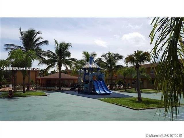 COURTS AT OAKLAND PARK - Residential Lease