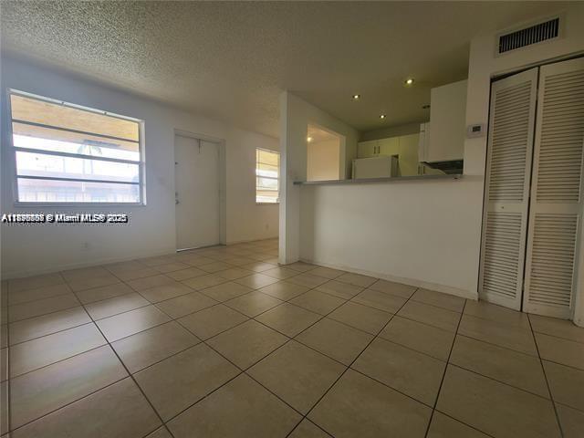 COURTS AT OAKLAND PARK - Residential Lease