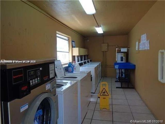 COURTS AT OAKLAND PARK - Residential Lease