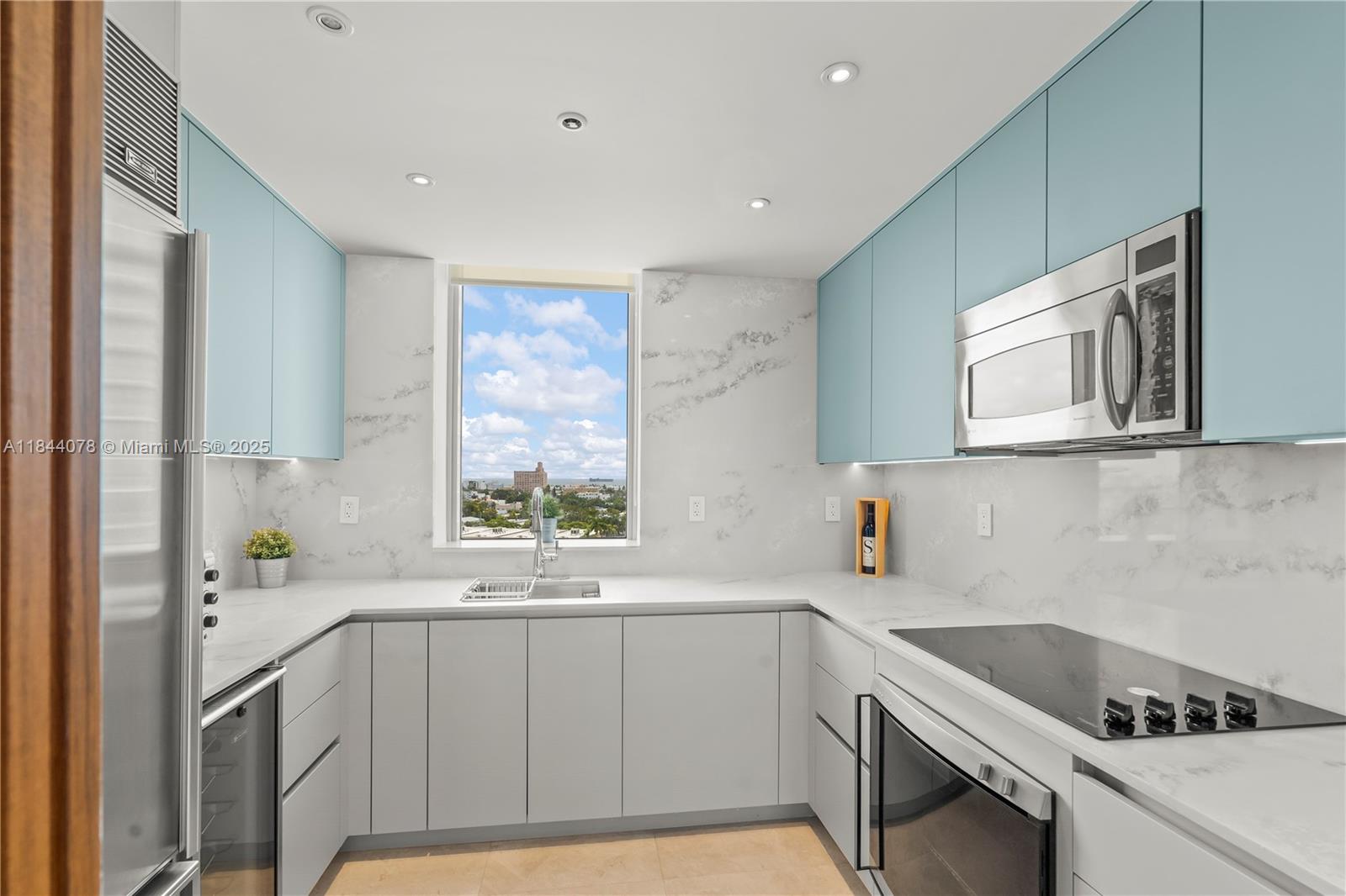 THE BENTLEY BAY CONDO - Residential