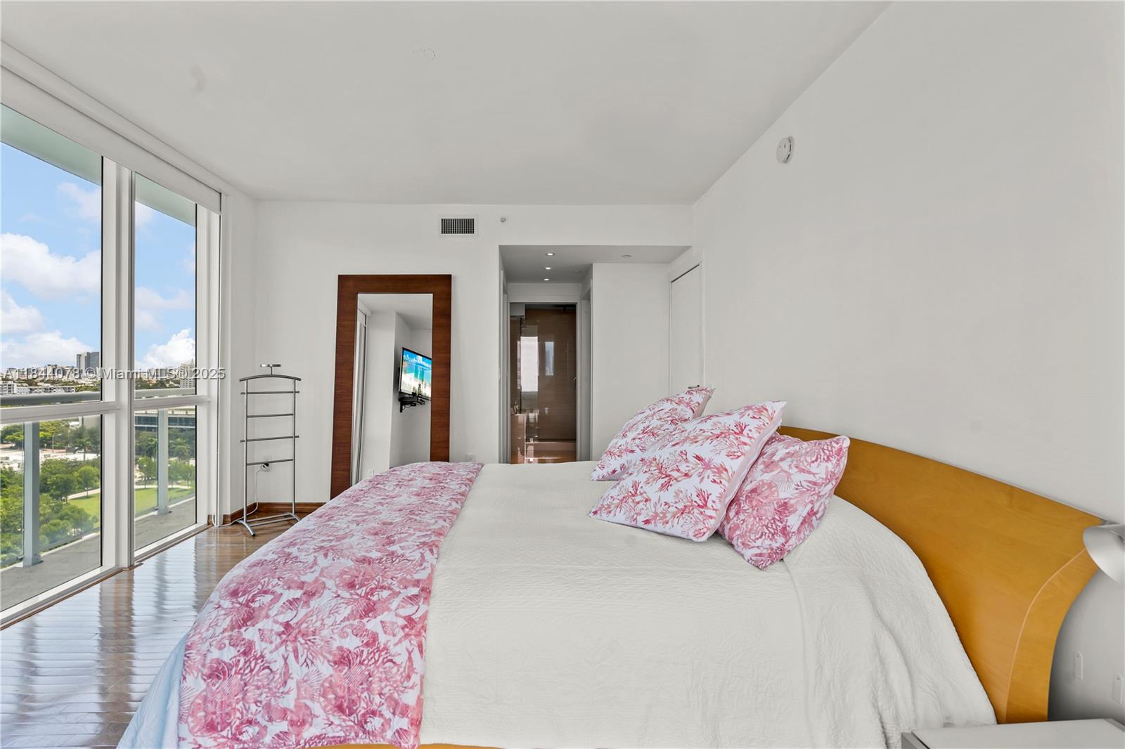 THE BENTLEY BAY CONDO - Residential