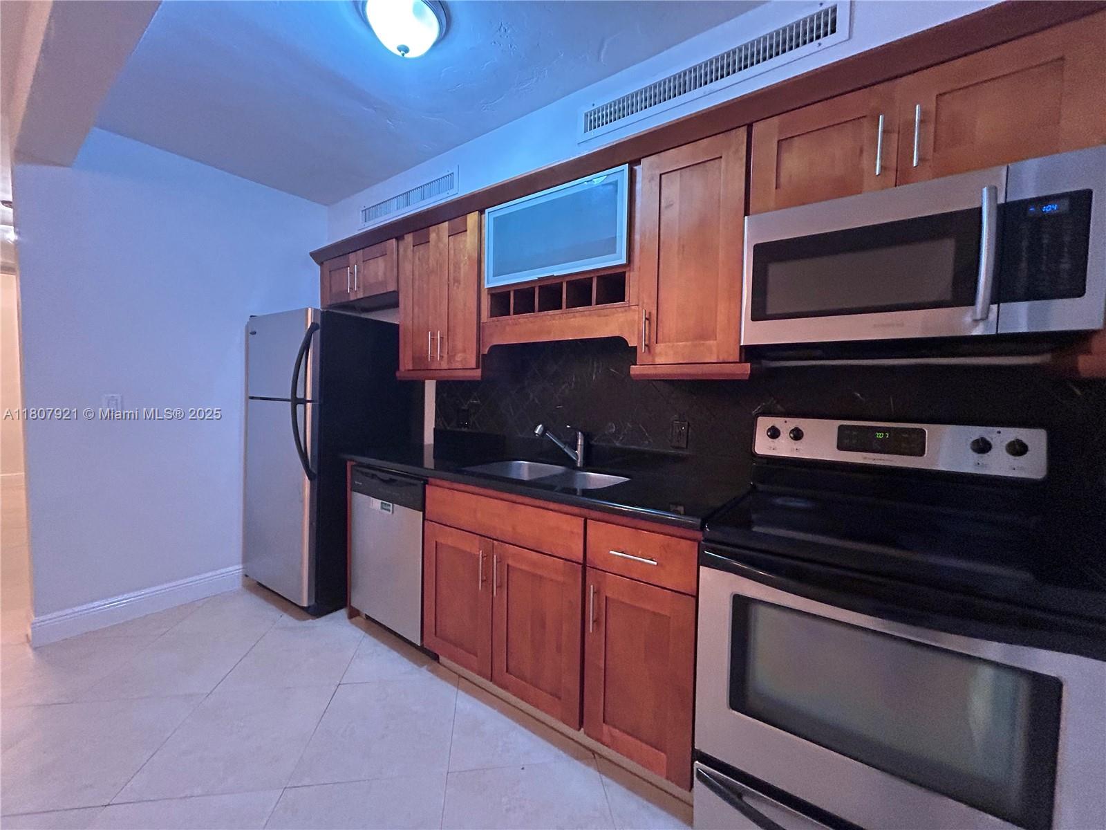 2880 Pine Tree Dr 1, Miami Beach, Miami-Dade County, Florida - 2 Bedrooms  
2 Bathrooms - 