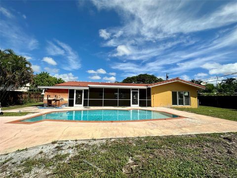 Photo of 912 NE 9th Ct, Pompano Beach, FL 33060 (MLS # A11884436)