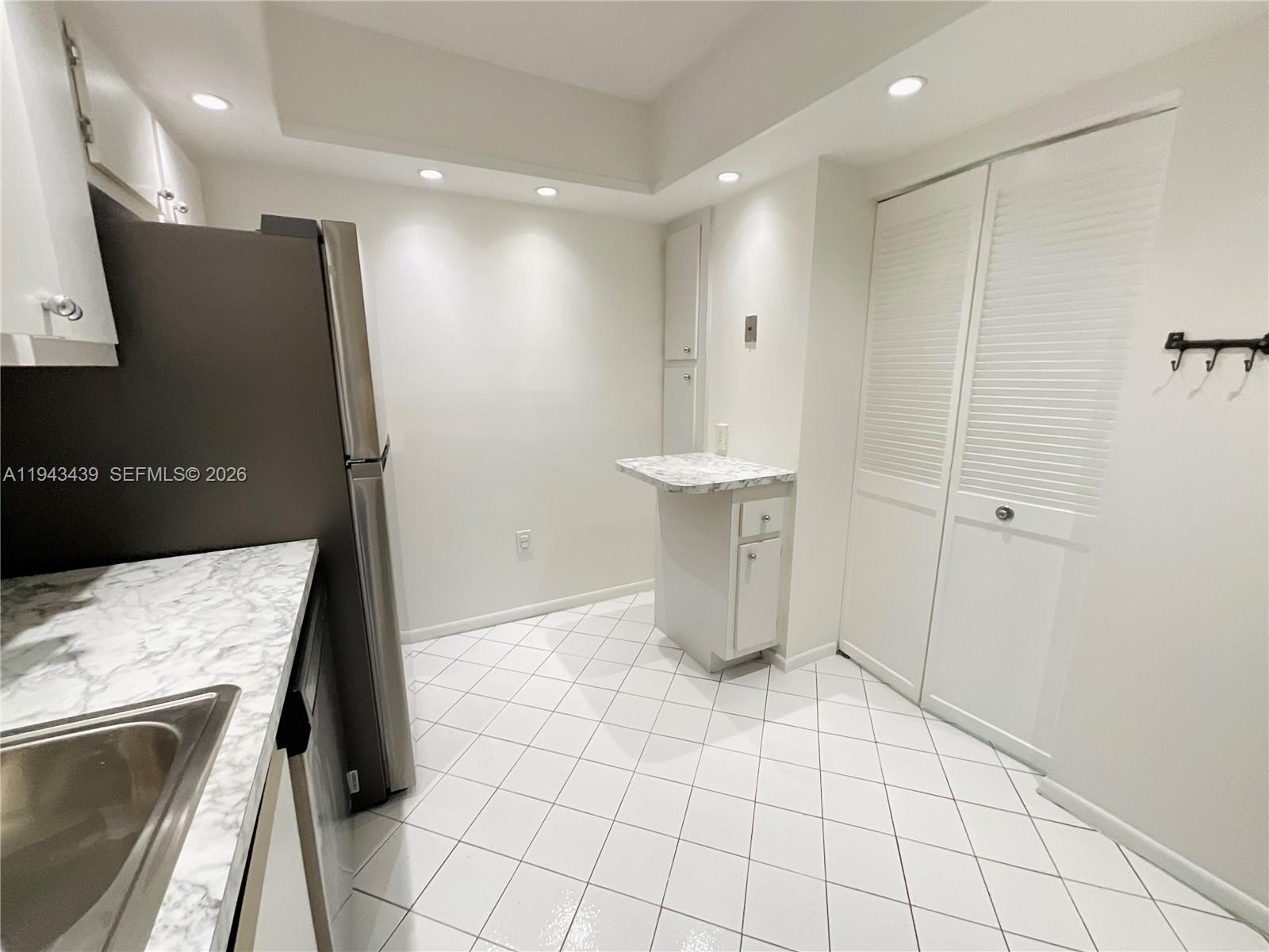 HILLCREST EAST NO 20 COND - Residential