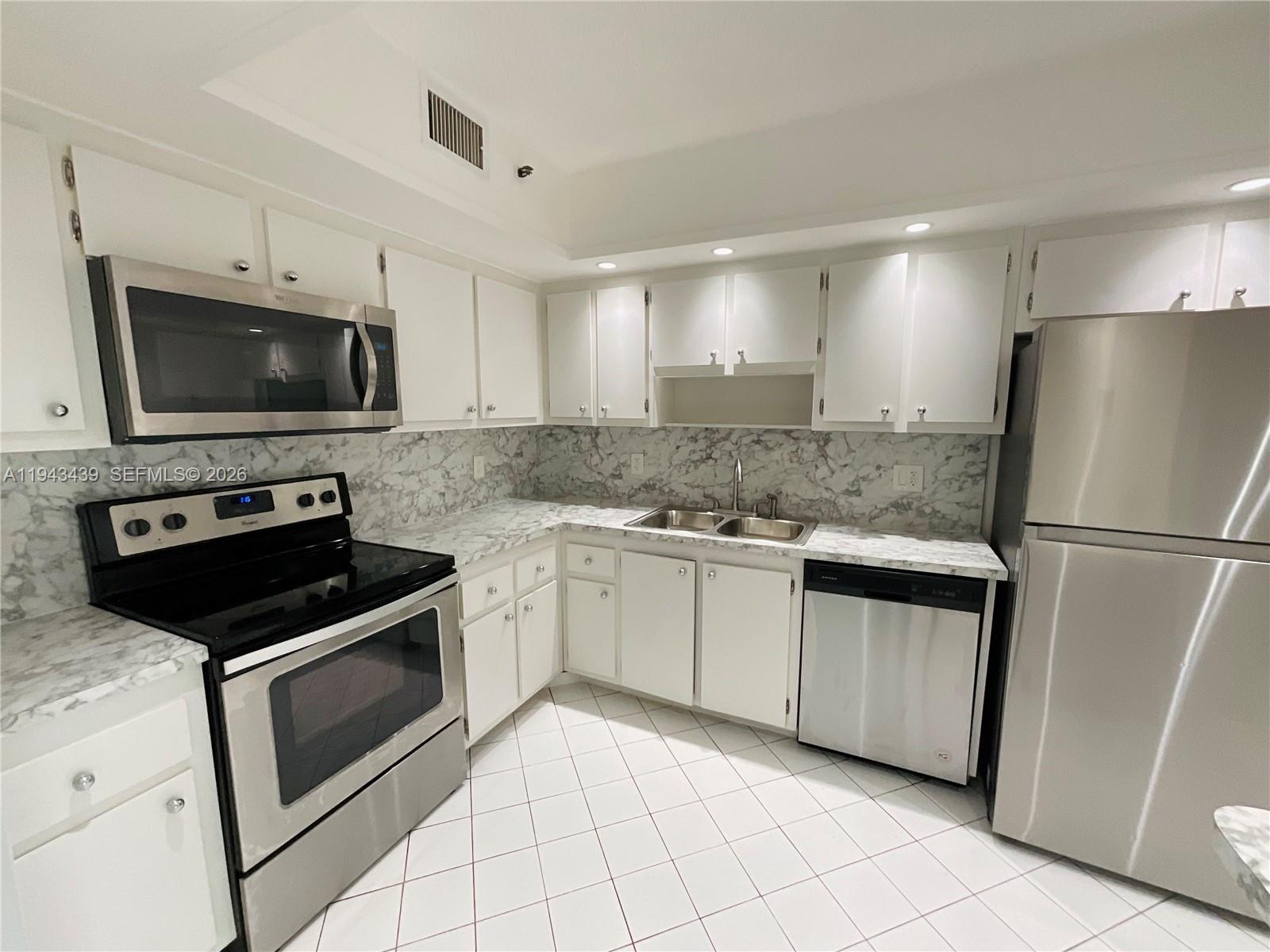 HILLCREST EAST NO 20 COND - Residential