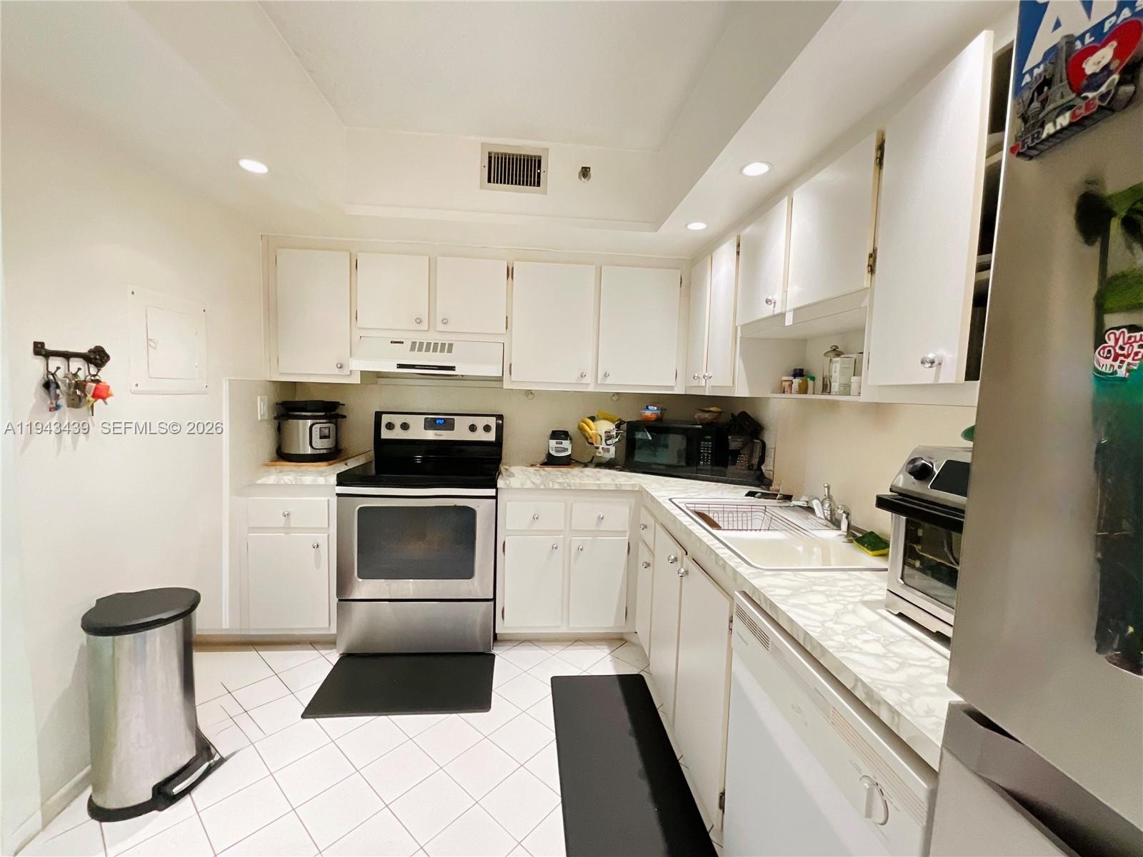 HILLCREST EAST NO 20 COND - Residential