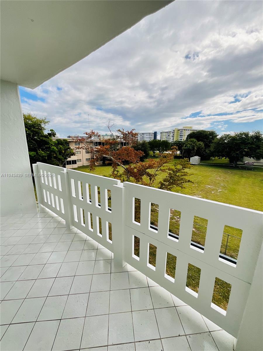 HILLCREST EAST NO 20 COND - Residential