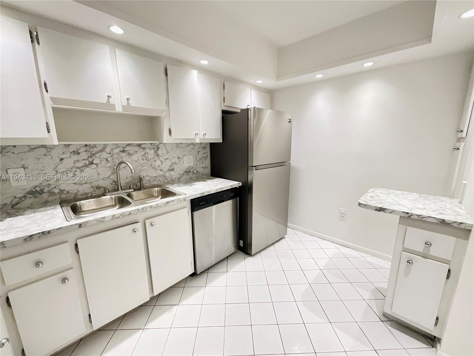 HILLCREST EAST NO 20 COND - Residential