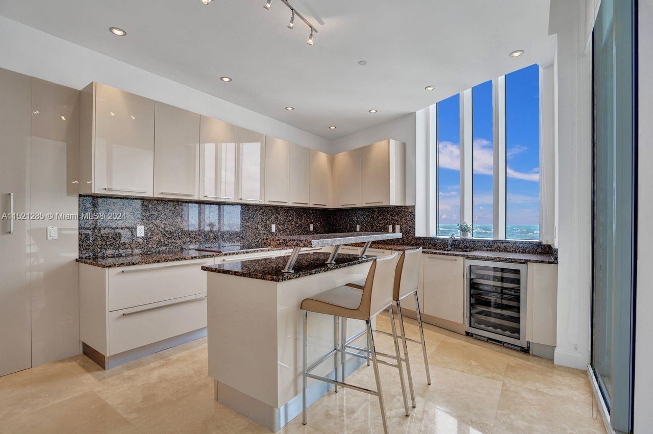 TDR TOWER III CONDO - Residential