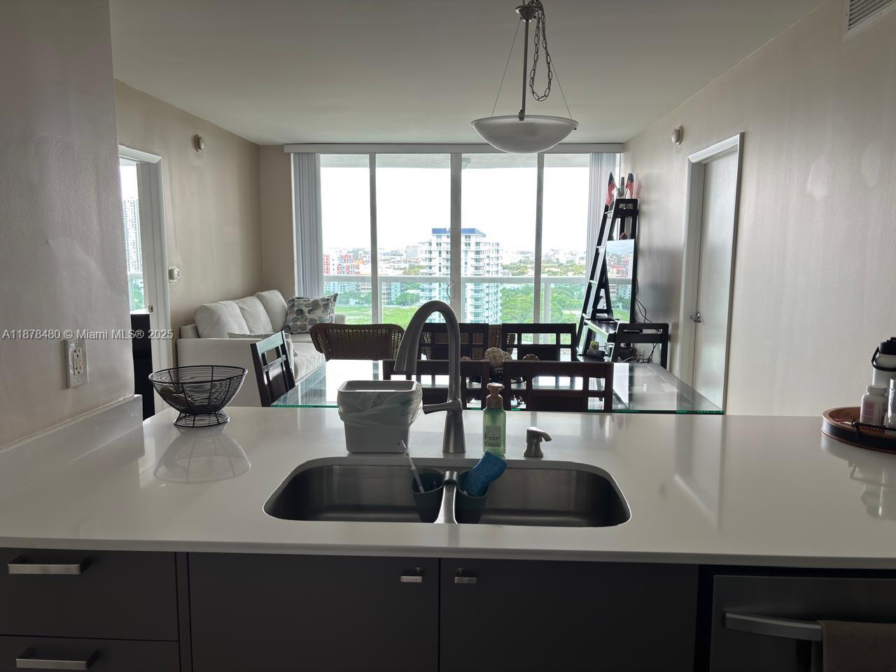1800 N Bayshore Dr 2210