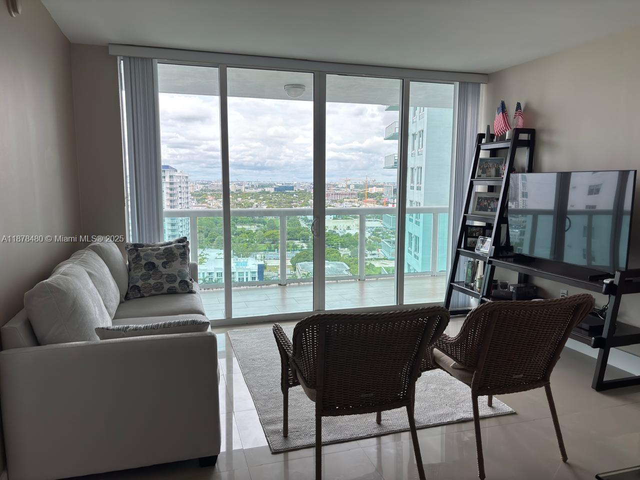 1800 N Bayshore Dr 2210