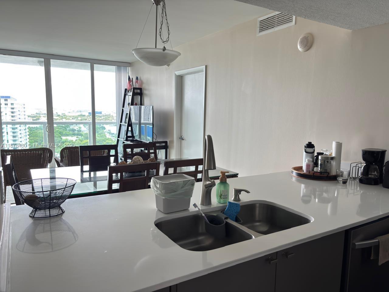 1800 N Bayshore Dr 2210