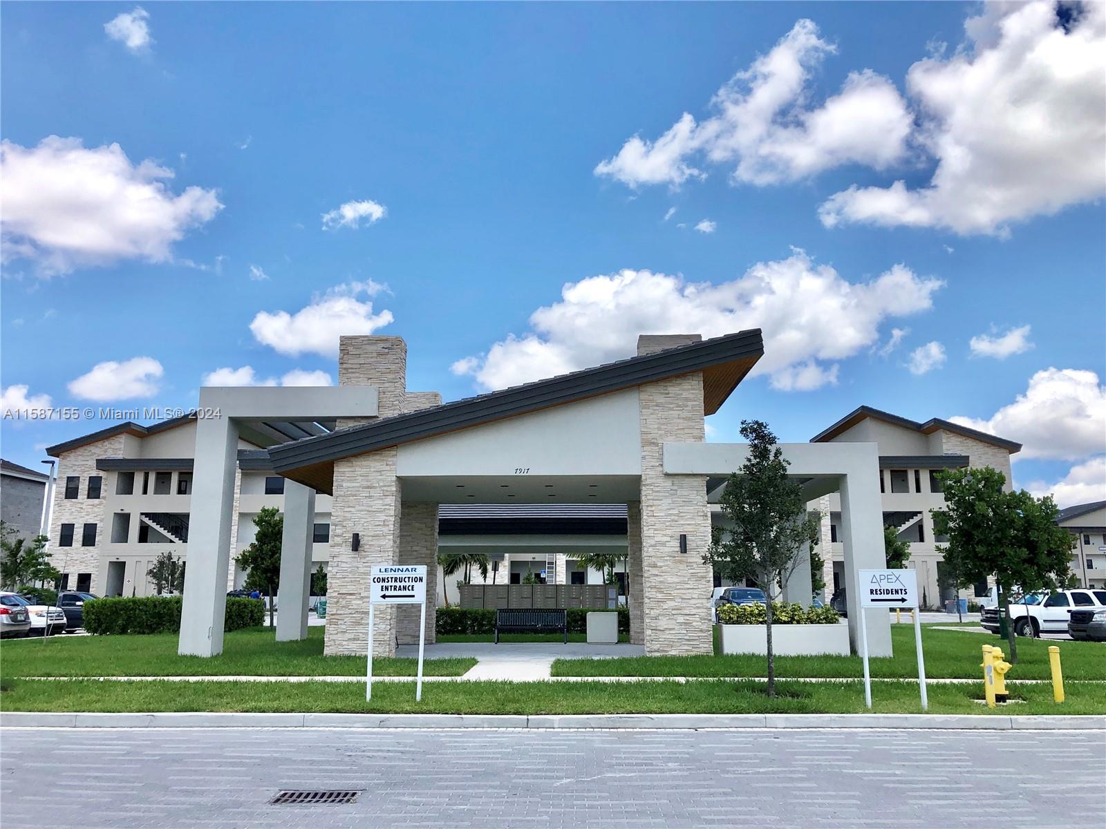 APEX AT PARK CENTRAL COND - Residential Lease