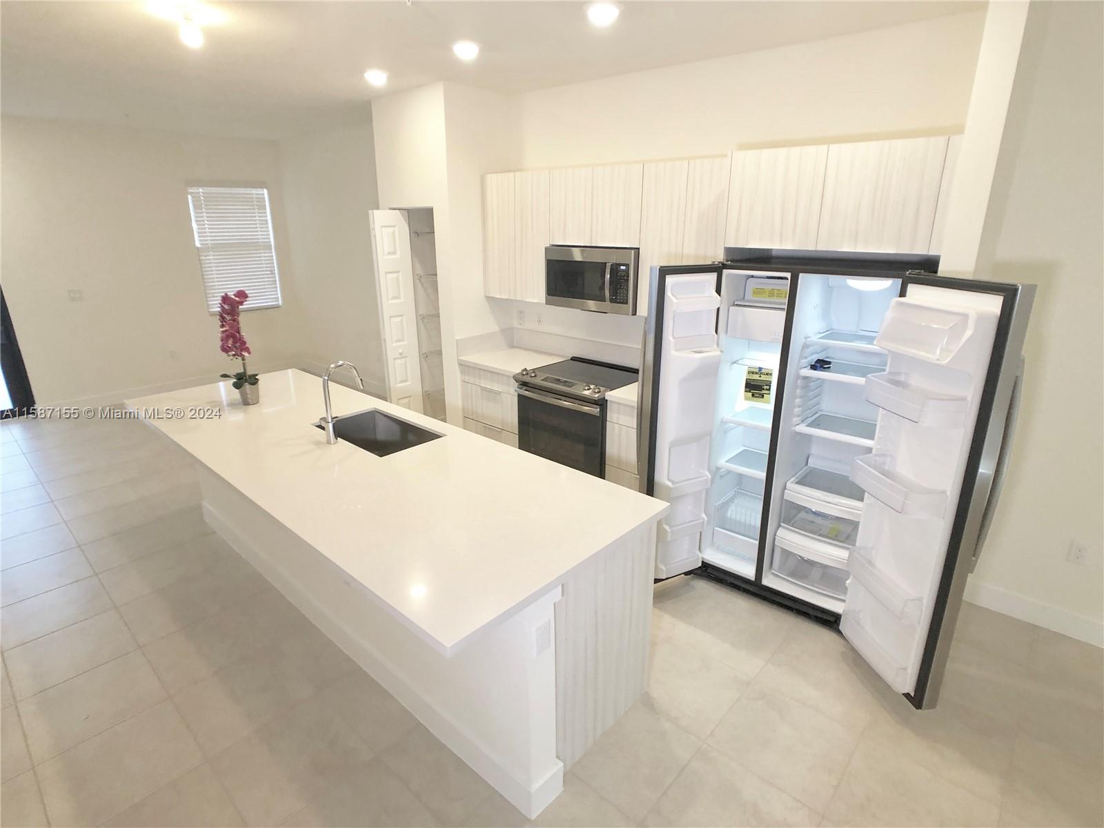 APEX AT PARK CENTRAL COND - Residential Lease