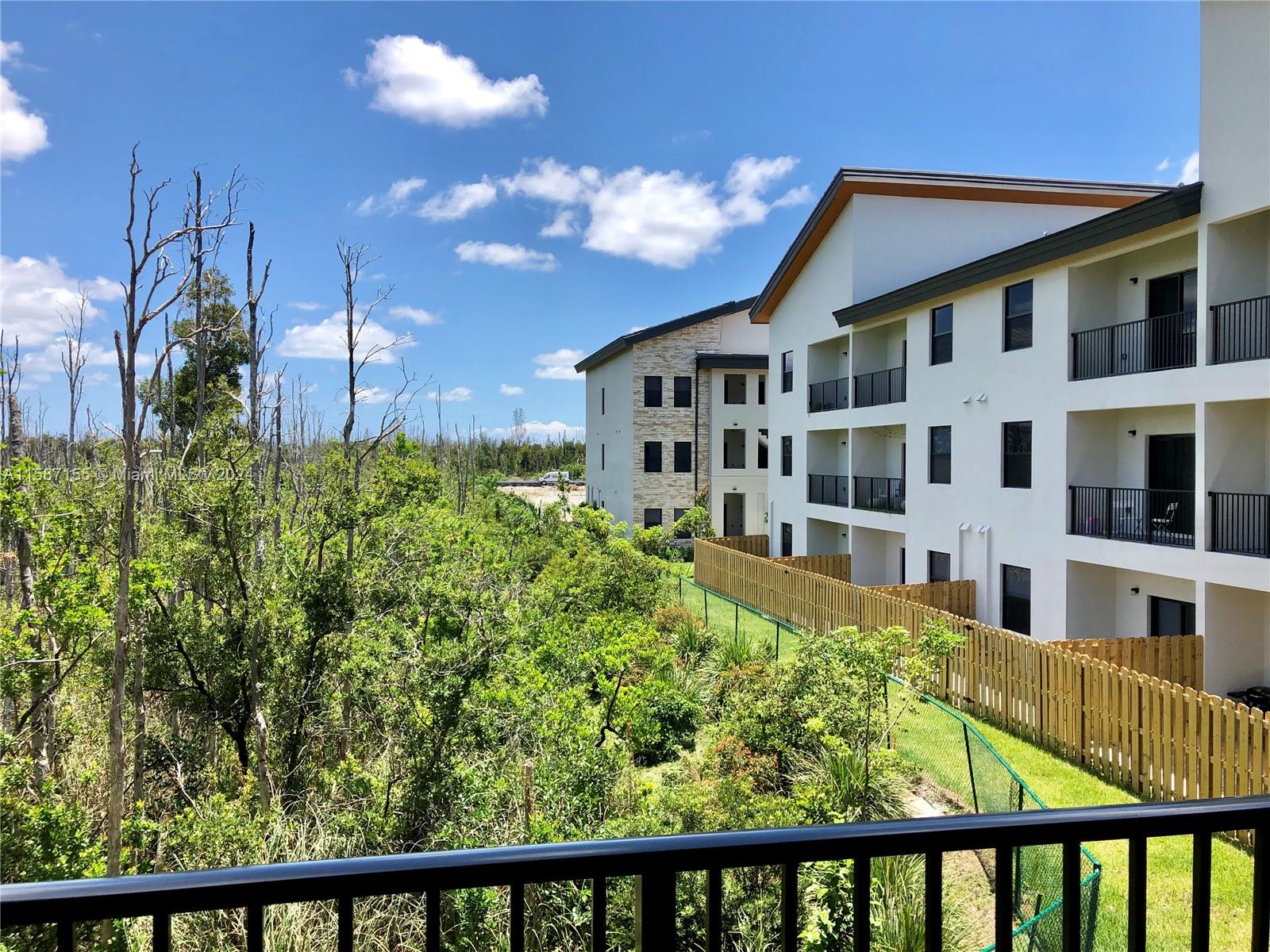 APEX AT PARK CENTRAL COND - Residential Lease