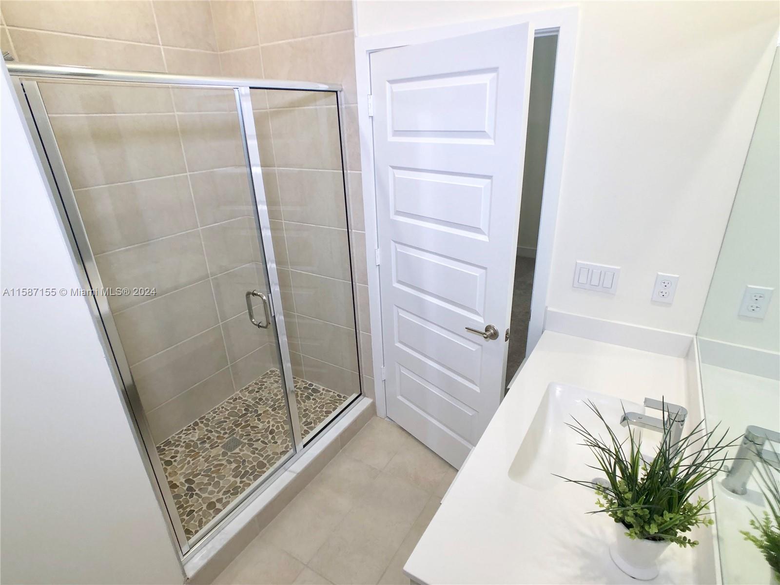 APEX AT PARK CENTRAL COND - Residential Lease