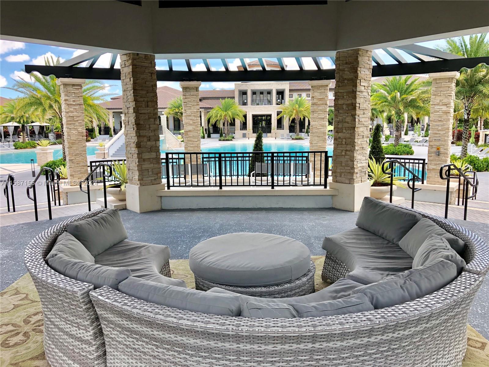 APEX AT PARK CENTRAL COND - Residential Lease