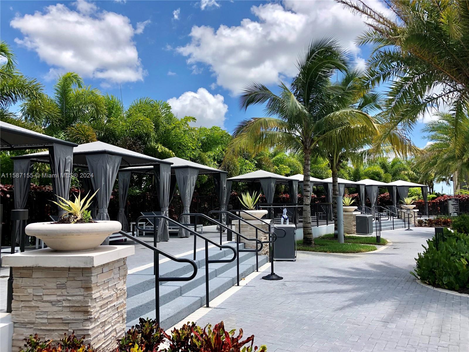 APEX AT PARK CENTRAL COND - Residential Lease